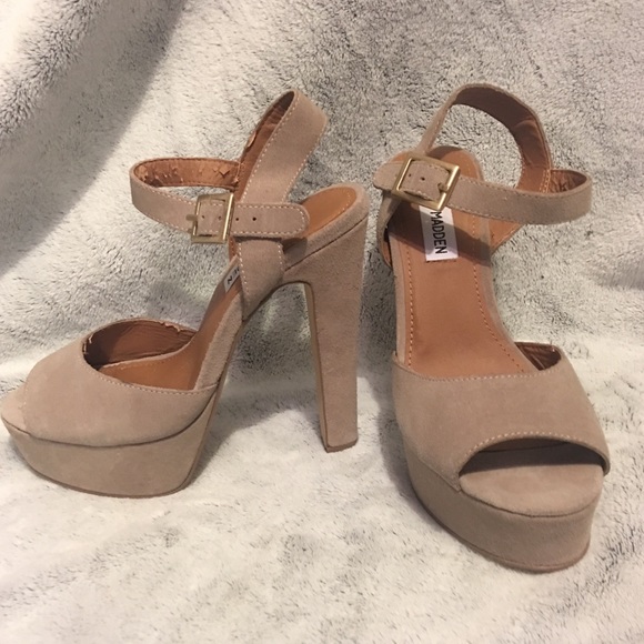 Steve Madden Shoes - ✖️Steve Madden DYNAMITE Heels 7.5✖️